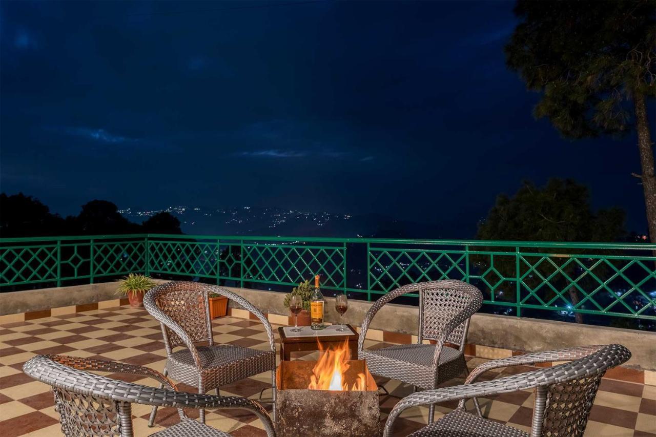 Stayvista At Cecil Cottages With Barbeque, Hill View カソーリ エクステリア 写真