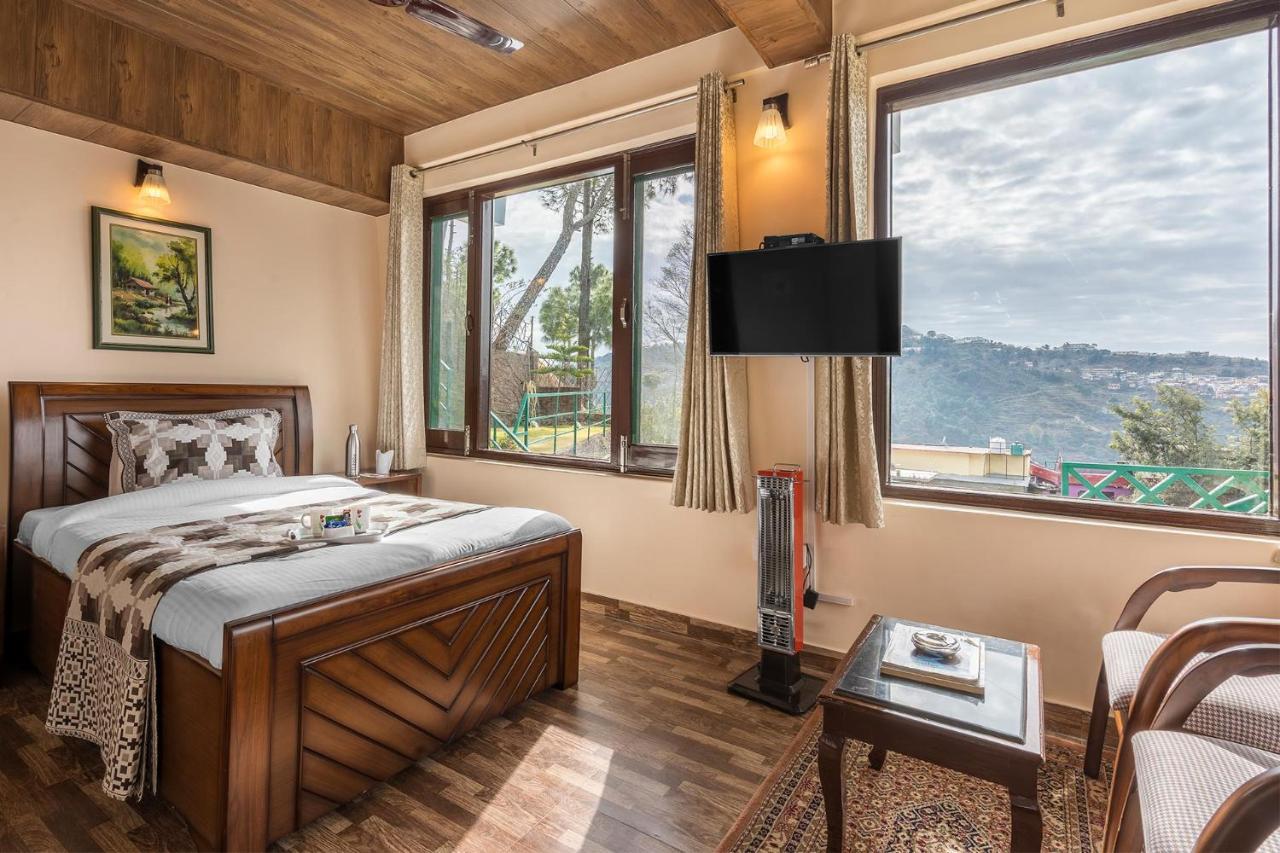 Stayvista At Cecil Cottages With Barbeque, Hill View カソーリ エクステリア 写真