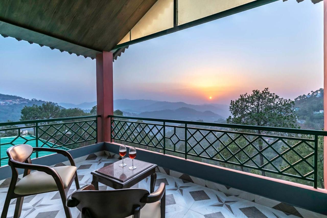Stayvista At Cecil Cottages With Barbeque, Hill View カソーリ エクステリア 写真
